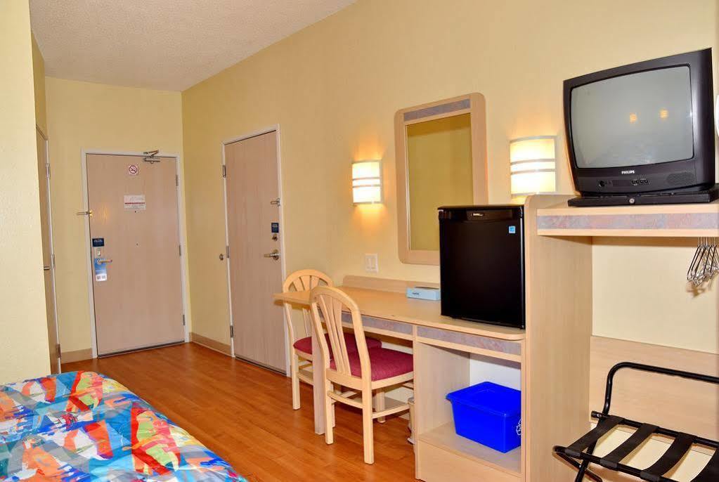 Motel 6-Whitby, On - Toronto East المظهر الخارجي الصورة