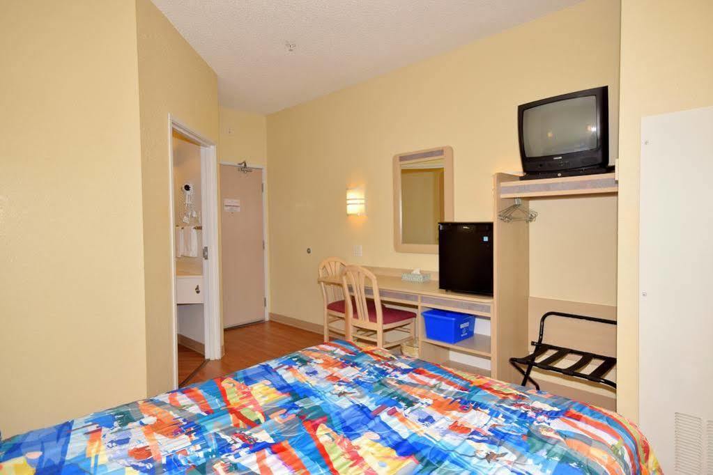Motel 6-Whitby, On - Toronto East المظهر الخارجي الصورة